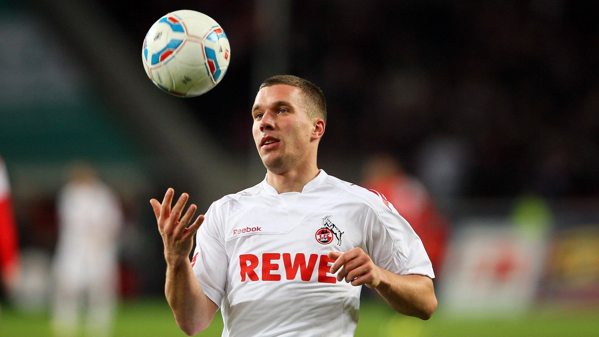 爱游戏(ayx)中国体育-王楚钦赛后谦逊发言登热搜，上海海港绝杀俄克拉荷马城雷霆引发热议